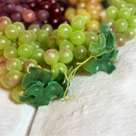 Artificial Grapes Bunch of 6 Plastic Fruit Home Decor Kitchen Prop Realistic - Picture 6 of 6